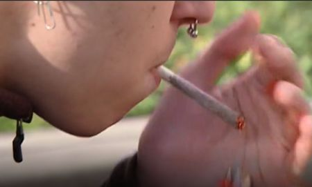 华人食品店违规售烟给未成年人?小心遭到重罚!
