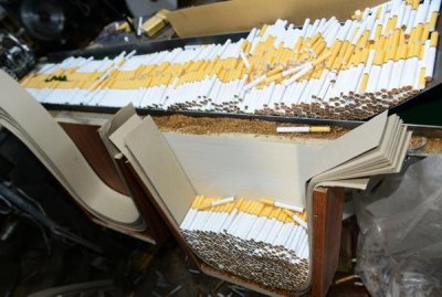 河南驻马店市摧毁一非法制售假烟窝点 案值高达160余万元