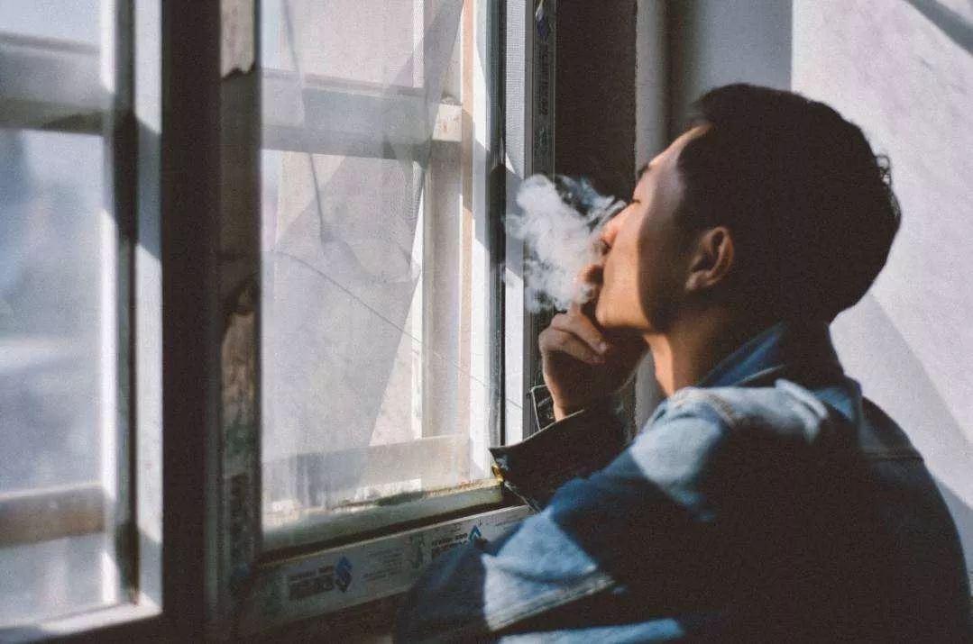 “伪烟民”为什么而抽烟?