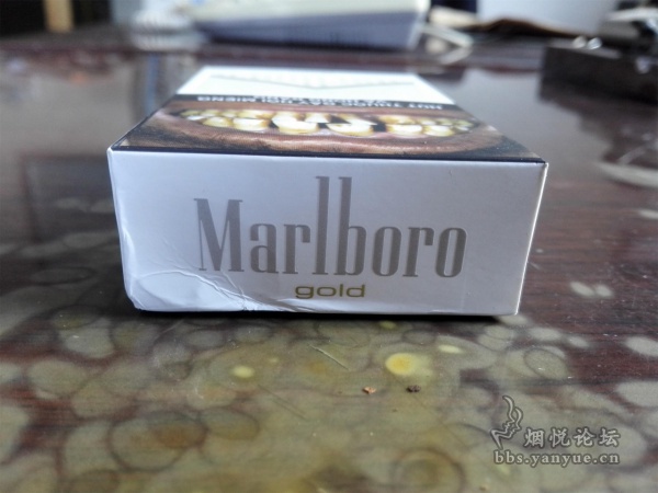 越南(硬白金)万宝路完税版品鉴:综合品质高于越南硬红