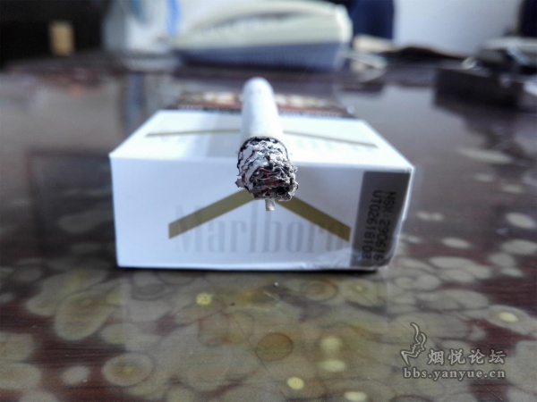 越南(硬白金)万宝路完税版品鉴:综合品质高于越南硬红