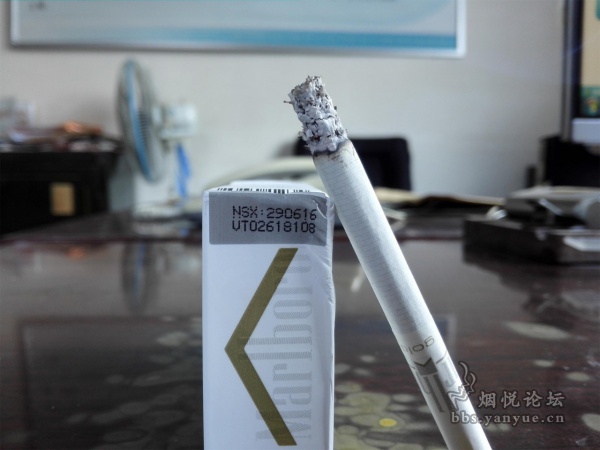 越南(硬白金)万宝路完税版品鉴:综合品质高于越南硬红