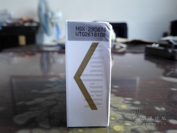 越南(硬白金)万宝路完税版品鉴:综合品质高于越南硬红