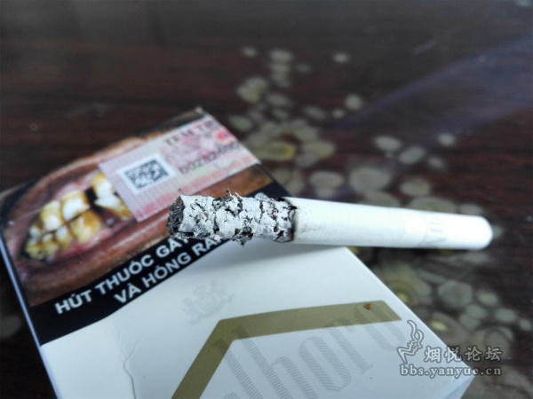 越南(硬白金)万宝路完税版品鉴:综合品质高于越南硬红