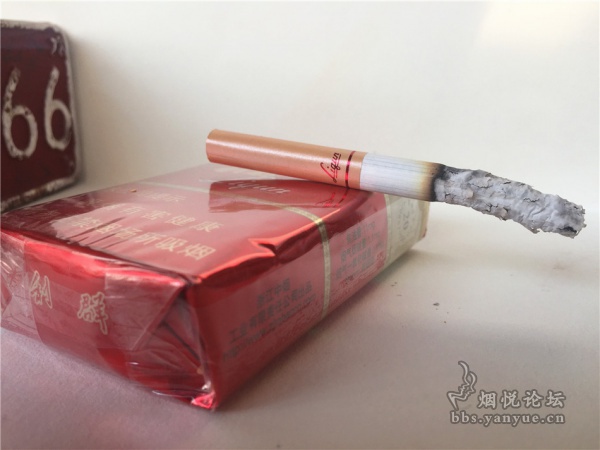 利群(软红长嘴)品鉴:比红利群好抽 但比不上蓝利群