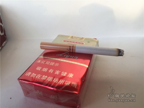 利群(软红长嘴)品鉴:比红利群好抽 但比不上蓝利群