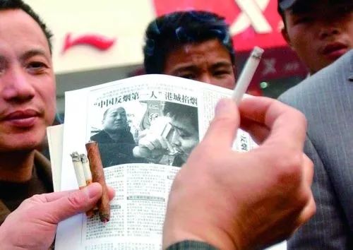 这个到处“抢”烟的人,有多少烟民知道他?
