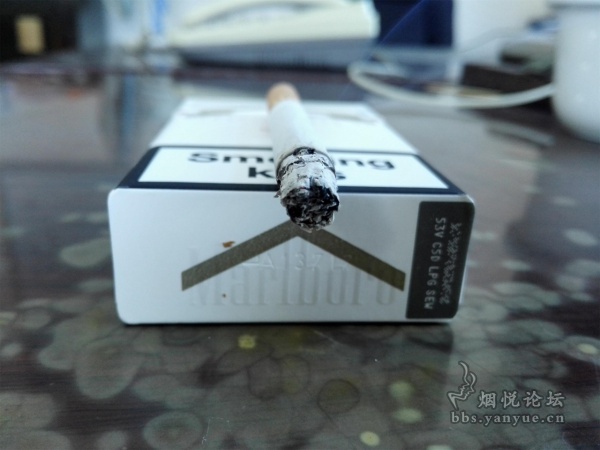 好抽非洲烟:埃塞俄比亚斯亚贝巴免税硬包白金色万宝路品评