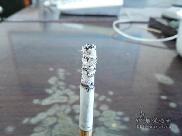 好抽非洲烟:埃塞俄比亚斯亚贝巴免税硬包白金色万宝路品评
