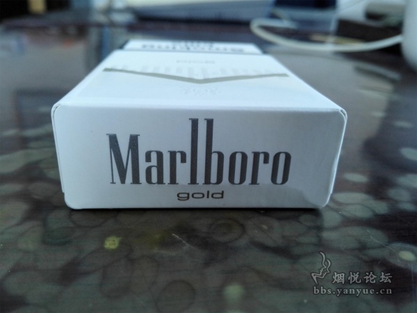 好抽非洲烟:埃塞俄比亚斯亚贝巴免税硬包白金色万宝路品评