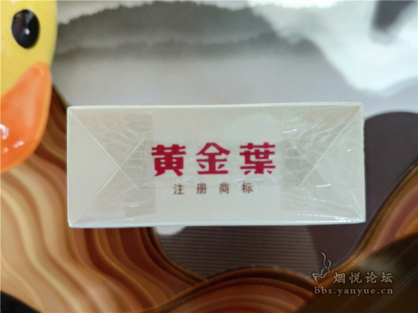 黄金叶(小黄金)香烟品评:包装素雅 口感普通 没什么亮点