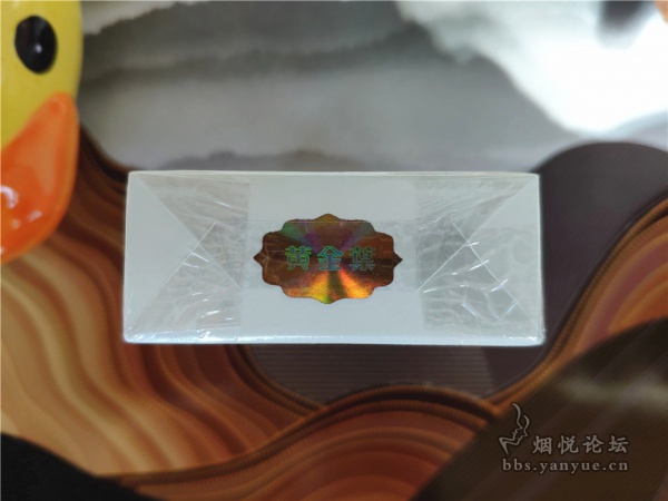 黄金叶(小黄金)香烟品评:包装素雅 口感普通 没什么亮点