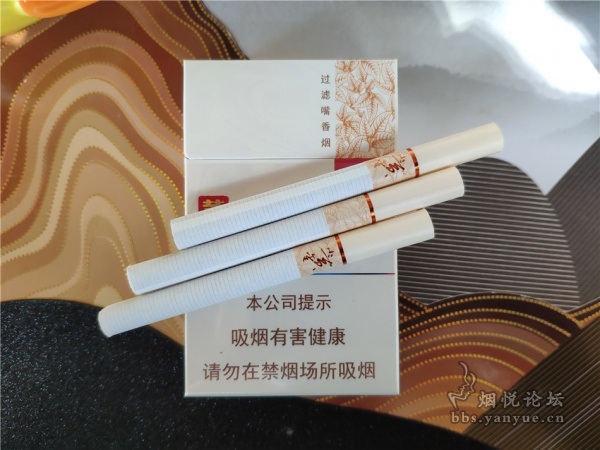 黄金叶(小黄金)香烟品评:包装素雅 口感普通 没什么亮点