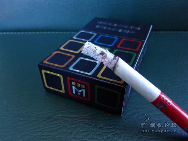 黄金叶(大M)品鉴:陈皮味爆珠设计 包装五彩斑斓吸引非主流烟民