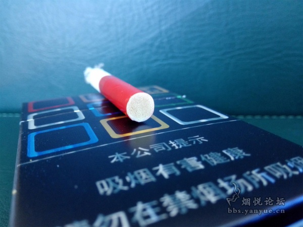 黄金叶(大M)品鉴:陈皮味爆珠设计 包装五彩斑斓吸引非主流烟民