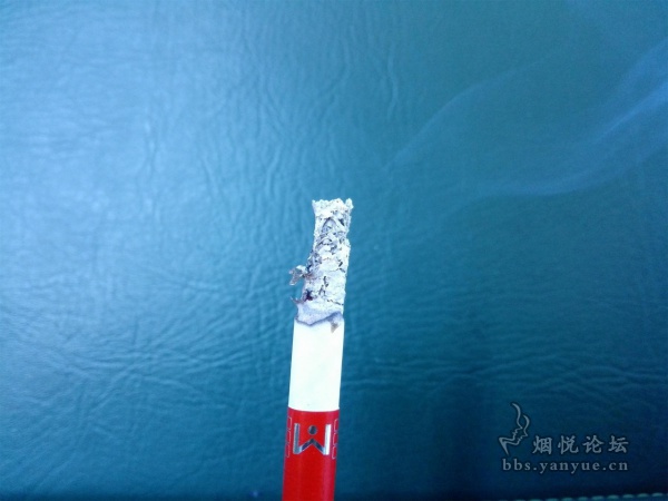 黄金叶(大M)品鉴:陈皮味爆珠设计 包装五彩斑斓吸引非主流烟民