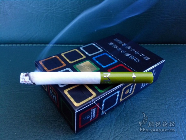 黄金叶(大M)品鉴:陈皮味爆珠设计 包装五彩斑斓吸引非主流烟民