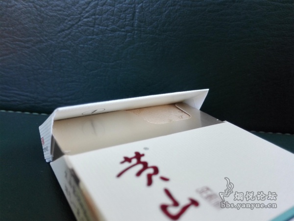 黄山(中国画)最新版细支烟品鉴:包装简洁素雅 口感甜润适口