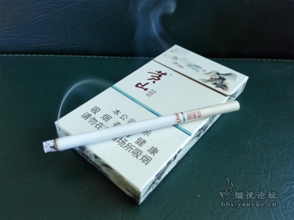 黄山(中国画)最新版细支烟品鉴:包装简洁素雅 口感甜润适口