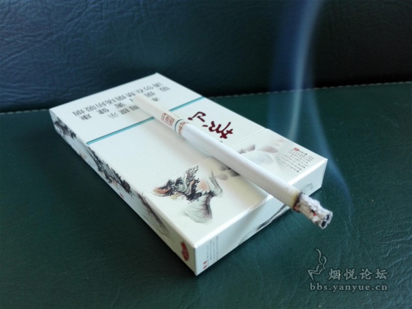 黄山(中国画)最新版细支烟品鉴:包装简洁素雅 口感甜润适口