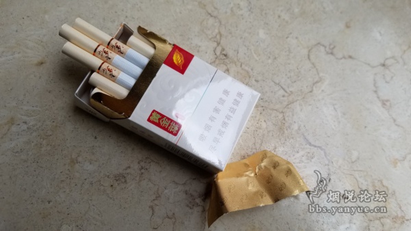 黄金叶小黄金包装口感品鉴:调香偏向自然清新 吃味饱满柔和 品吸过程比较愉悦