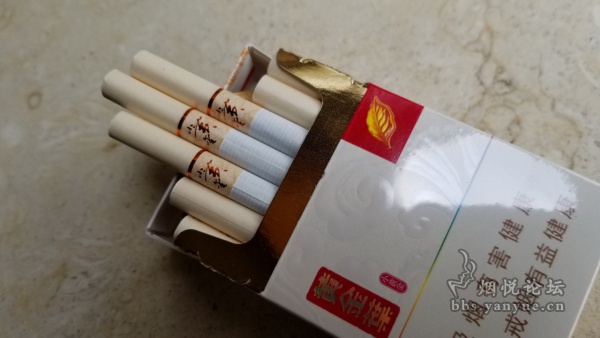 黄金叶小黄金包装口感品鉴:调香偏向自然清新 吃味饱满柔和 品吸过程比较愉悦