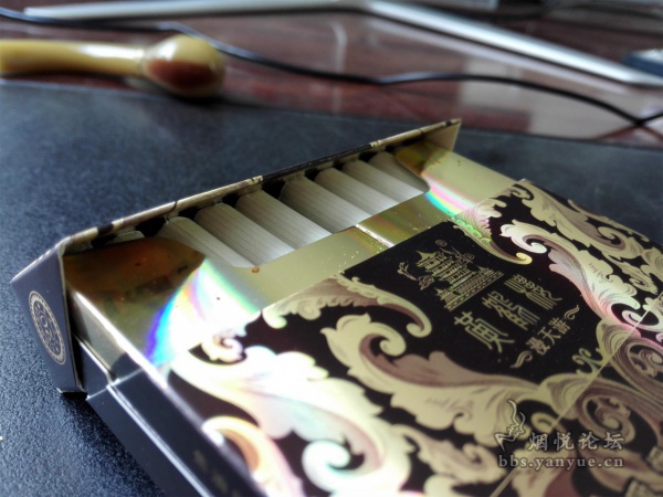 【口感品鉴】硬盒宽版黄鹤楼漫天游好抽吗?烟气流畅度一般,香气教弱