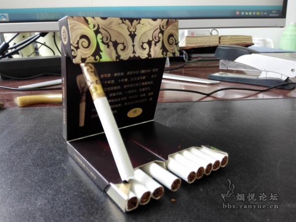 【口感品鉴】硬盒宽版黄鹤楼漫天游好抽吗?烟气流畅度一般,香气教弱