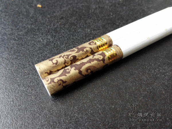 【口感品鉴】硬盒宽版黄鹤楼漫天游好抽吗?烟气流畅度一般,香气教弱