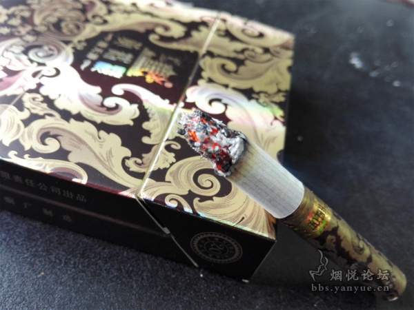 【口感品鉴】硬盒宽版黄鹤楼漫天游好抽吗?烟气流畅度一般,香气教弱
