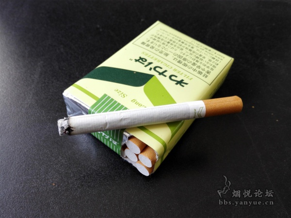 完税版日产嫩叶品鉴:滤嘴很短 香气浓郁 烟气劲道猛烈