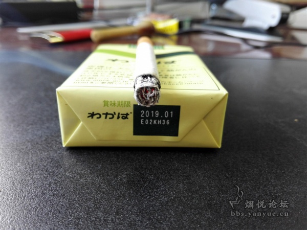 完税版日产嫩叶品鉴:滤嘴很短 香气浓郁 烟气劲道猛烈