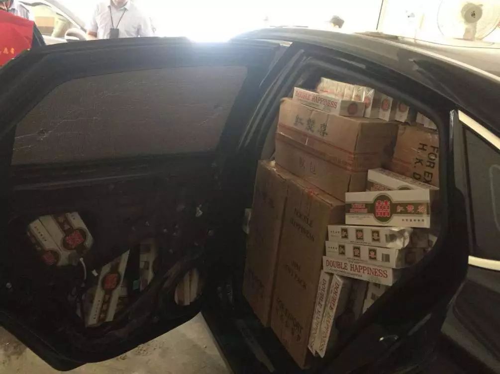肇庆警方破获走私烟案,查获各类香烟62万支,涉案金额达22万余元