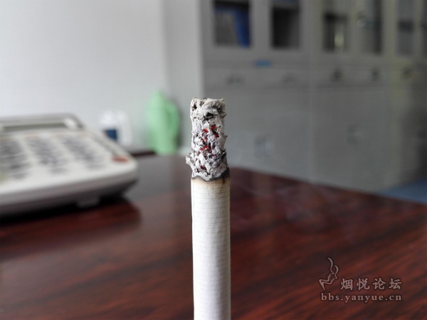 自产自销塞内加尔万宝路(硬红)品评:吸食顺畅 味道细腻 香气均匀