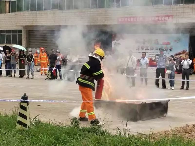 昆明卷烟厂消防队举办消防技能演示及比武竞赛