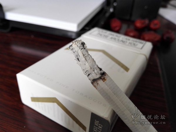 南非免税万宝路(CN码硬白金)评测:灼热感不强,刺激性很小
