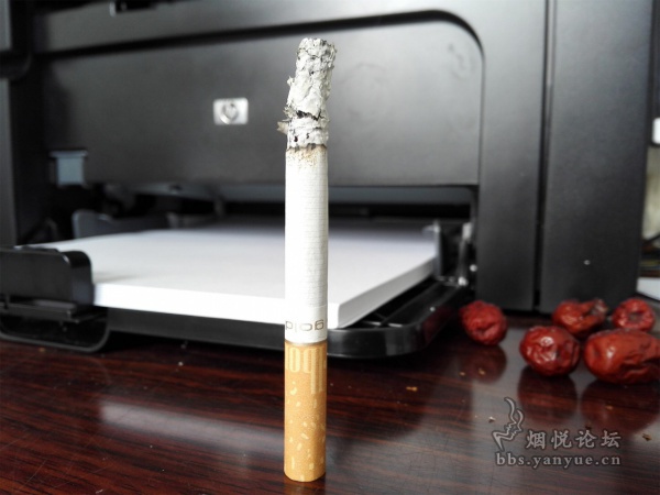 南非免税万宝路(CN码硬白金)评测:灼热感不强,刺激性很小