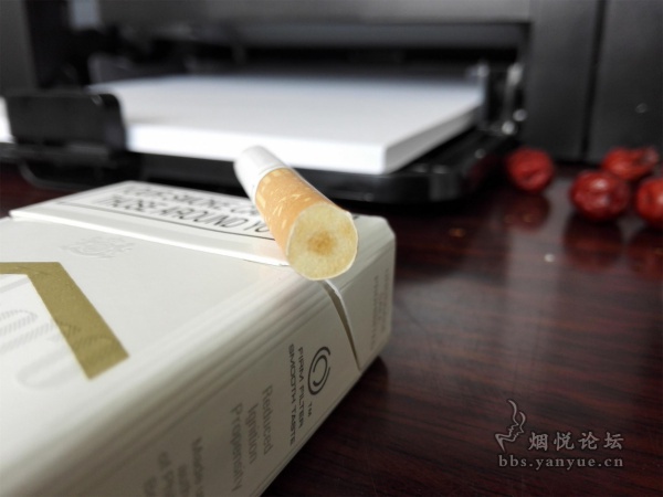 南非免税万宝路(CN码硬白金)评测:灼热感不强,刺激性很小