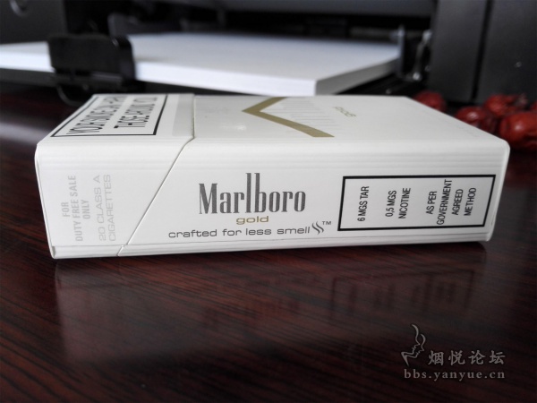 南非免税万宝路(CN码硬白金)评测:灼热感不强,刺激性很小