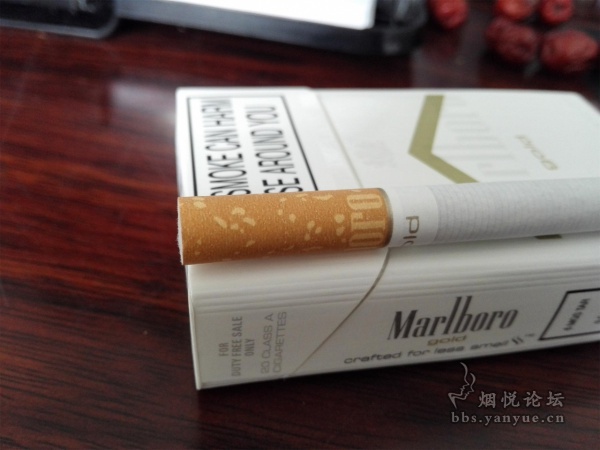 南非免税万宝路(CN码硬白金)评测:灼热感不强,刺激性很小
