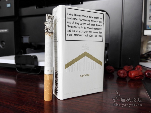 南非免税万宝路(CN码硬白金)评测:灼热感不强,刺激性很小
