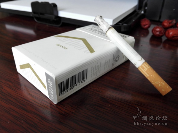 南非免税万宝路(CN码硬白金)评测:灼热感不强,刺激性很小