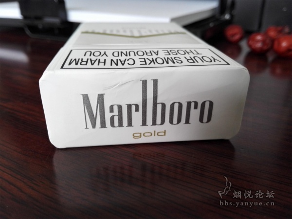南非免税万宝路(CN码硬白金)评测:灼热感不强,刺激性很小