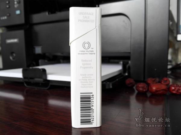 南非免税万宝路(CN码硬白金)评测:灼热感不强,刺激性很小