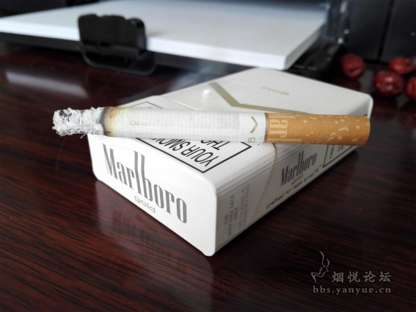 南非免税万宝路(CN码硬白金)评测:灼热感不强,刺激性很小