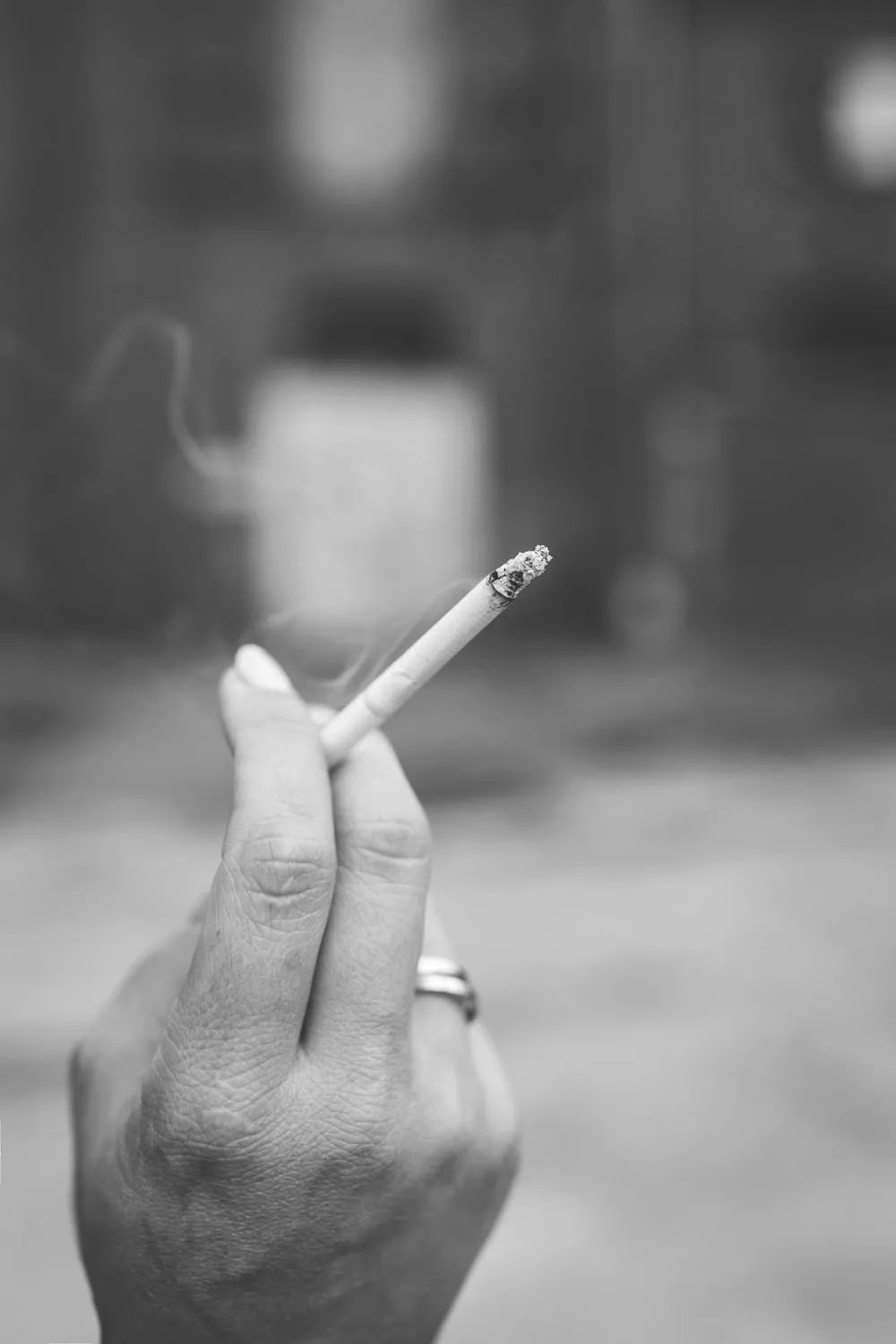 香烟为什么不直接叫“烟”，而要加香字叫“香烟”？