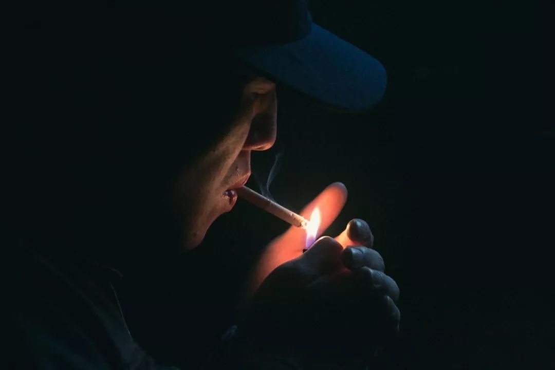 这些抽烟礼仪,连很多烟民都不了解