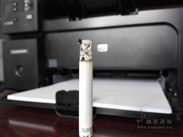 印尼产台湾免税黑绿硬包万宝路(黑冰万)品鉴:薄荷浓腻度不高 烟气通透 凉感适度