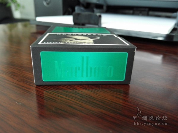 印尼产台湾免税黑绿硬包万宝路(黑冰万)品鉴:薄荷浓腻度不高 烟气通透 凉感适度
