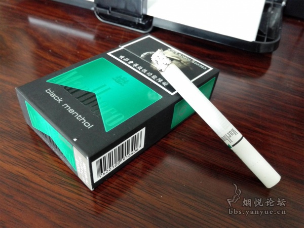 印尼产台湾免税黑绿硬包万宝路(黑冰万)品鉴:薄荷浓腻度不高 烟气通透 凉感适度